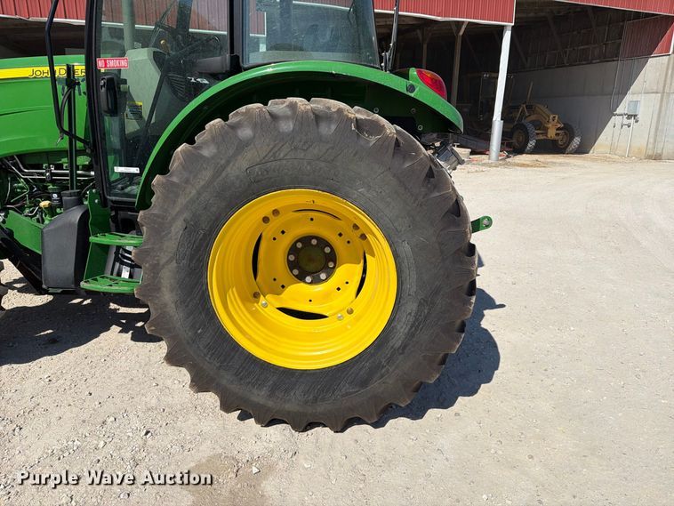 0 John Deere 5100M