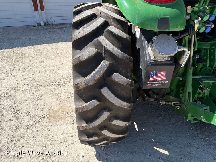 0 John Deere 5100M