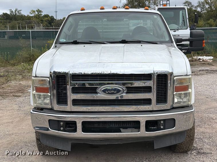 image for item FT6367 2008 Ford F350 Super Duty XLT flatbed pickup truck