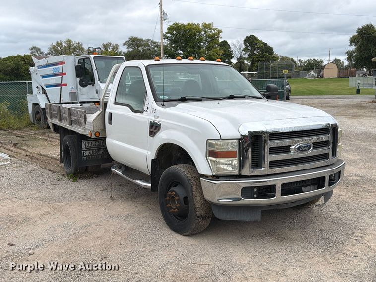 image for item FT6367 2008 Ford F350 Super Duty XLT flatbed pickup truck