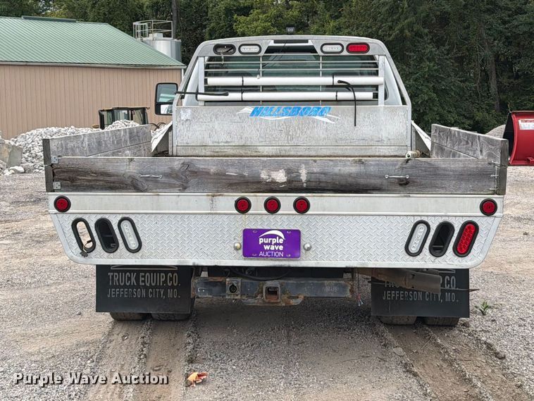 image for item FT6367 2008 Ford F350 Super Duty XLT flatbed pickup truck