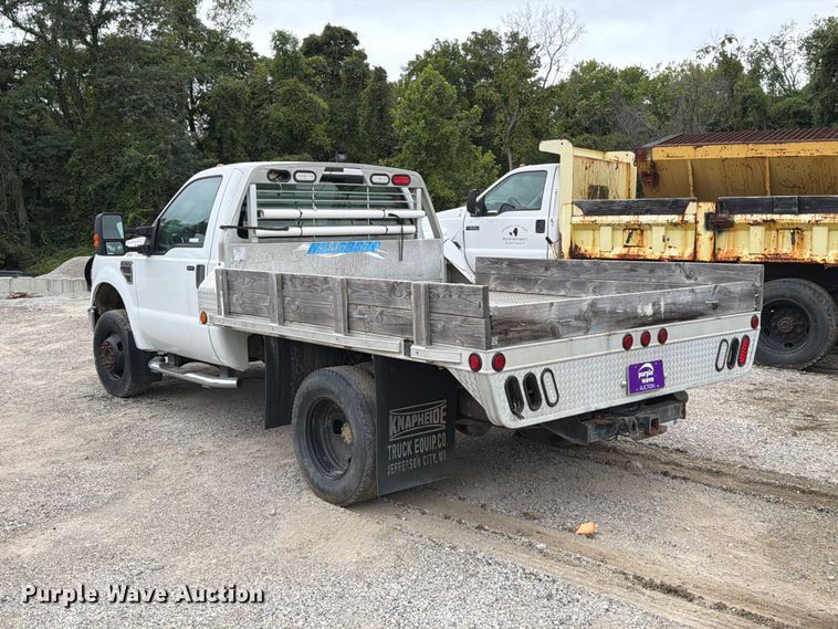 image for item FT6367 2008 Ford F350 Super Duty XLT flatbed pickup truck