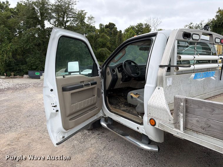 image for item FT6367 2008 Ford F350 Super Duty XLT flatbed pickup truck