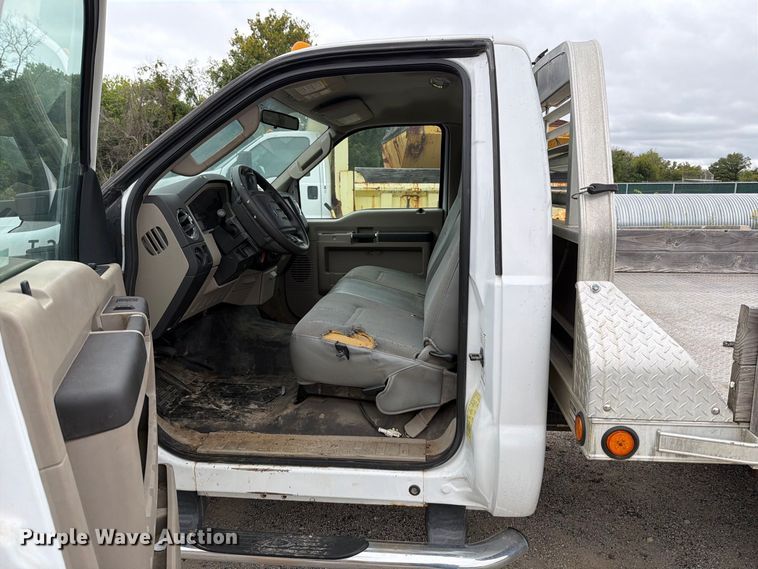 image for item FT6367 2008 Ford F350 Super Duty XLT flatbed pickup truck