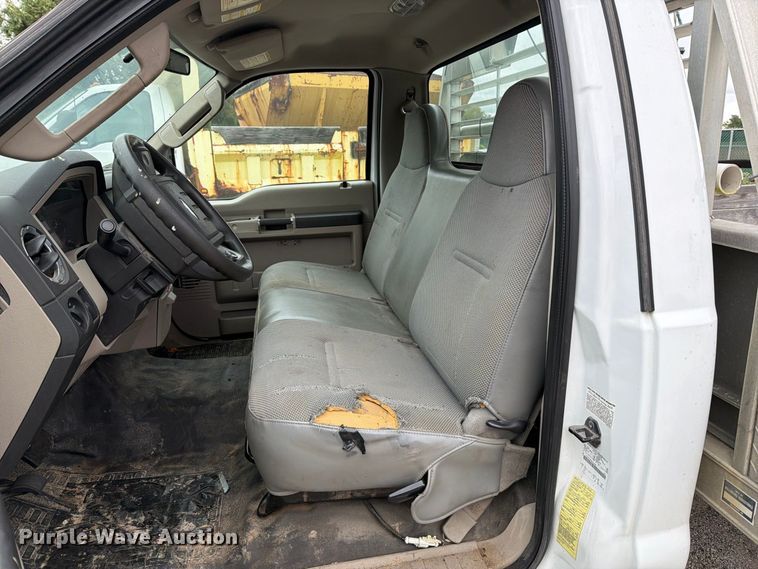image for item FT6367 2008 Ford F350 Super Duty XLT flatbed pickup truck