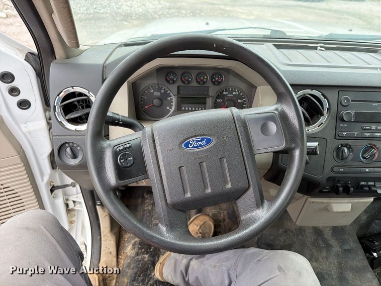 image for item FT6367 2008 Ford F350 Super Duty XLT flatbed pickup truck