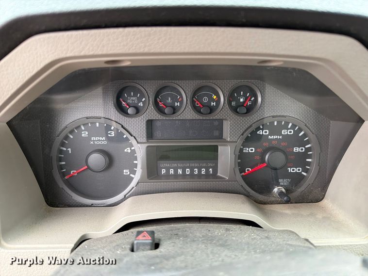image for item FT6367 2008 Ford F350 Super Duty XLT flatbed pickup truck