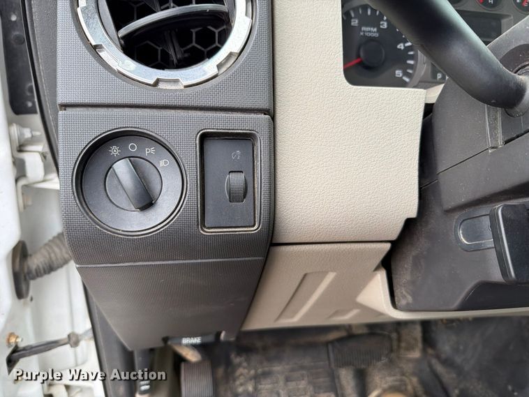 image for item FT6367 2008 Ford F350 Super Duty XLT flatbed pickup truck
