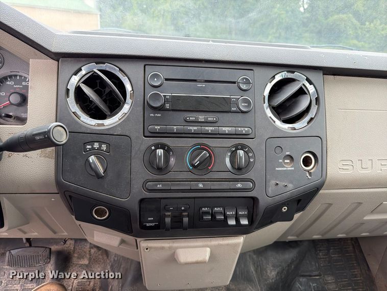 image for item FT6367 2008 Ford F350 Super Duty XLT flatbed pickup truck