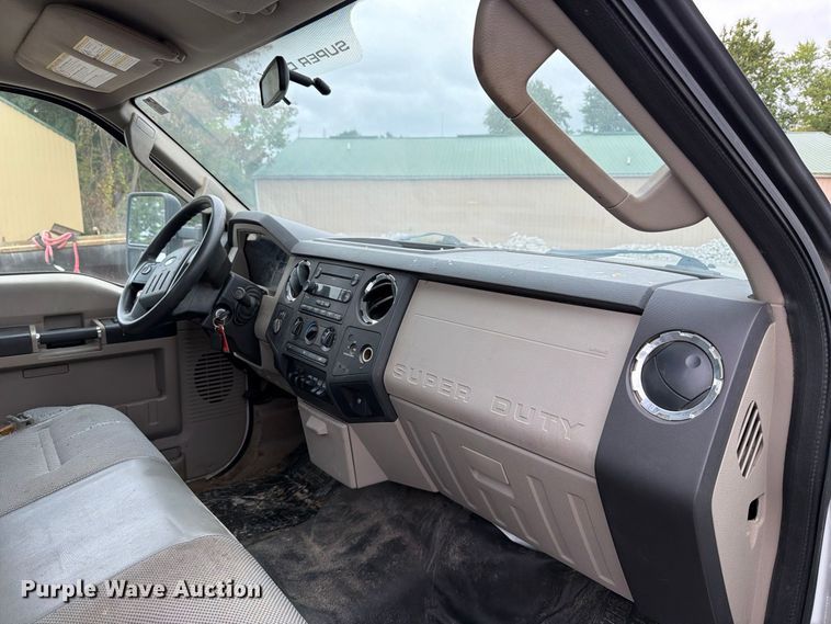 image for item FT6367 2008 Ford F350 Super Duty XLT flatbed pickup truck