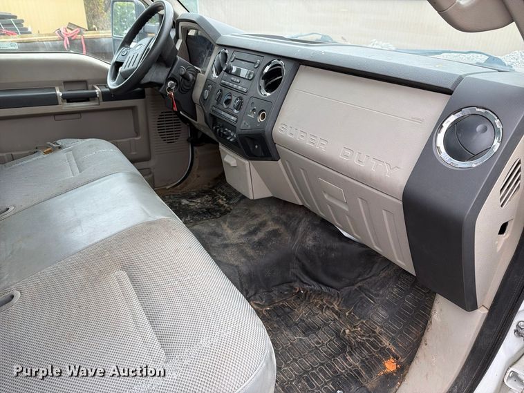 image for item FT6367 2008 Ford F350 Super Duty XLT flatbed pickup truck