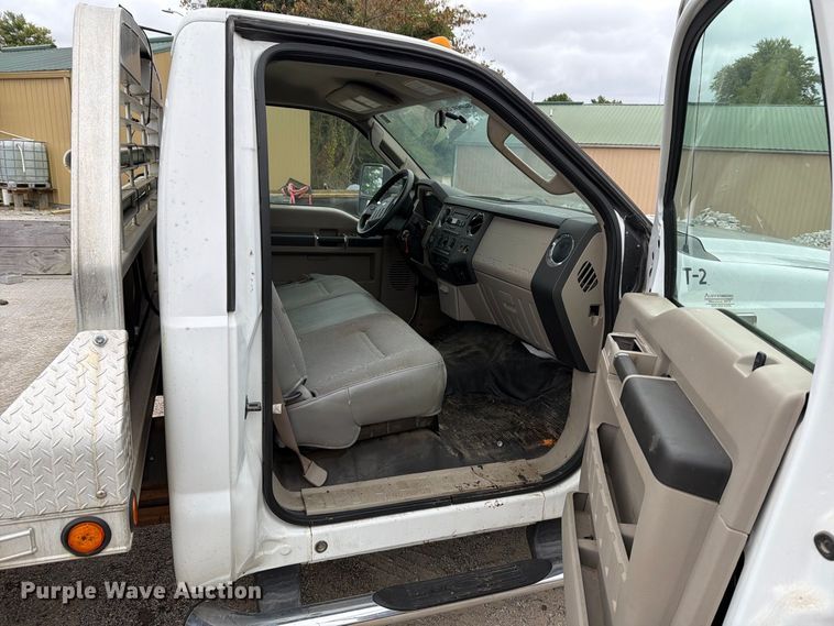image for item FT6367 2008 Ford F350 Super Duty XLT flatbed pickup truck