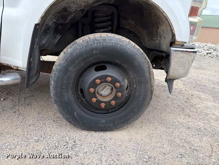 image for item FT6367 2008 Ford F350 Super Duty XLT flatbed pickup truck