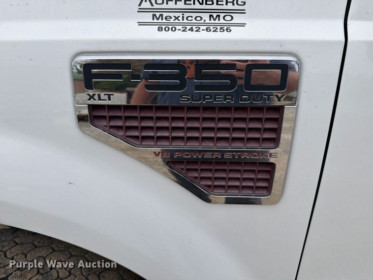 image for item FT6367 2008 Ford F350 Super Duty XLT flatbed pickup truck