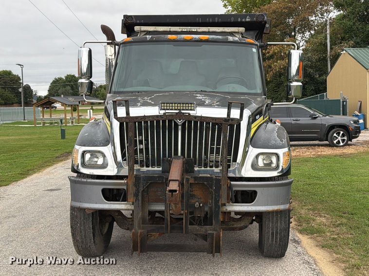 image for item FT6368 2003 International 7400 dump truck