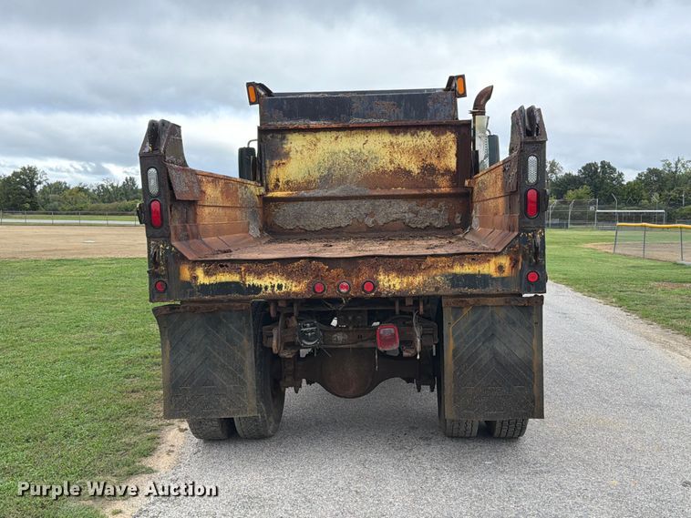 image for item FT6368 2003 International 7400 dump truck