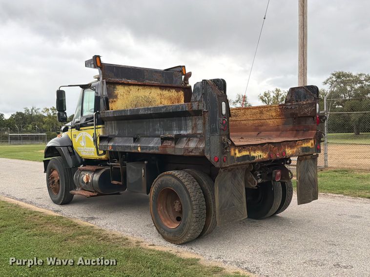 image for item FT6368 2003 International 7400 dump truck