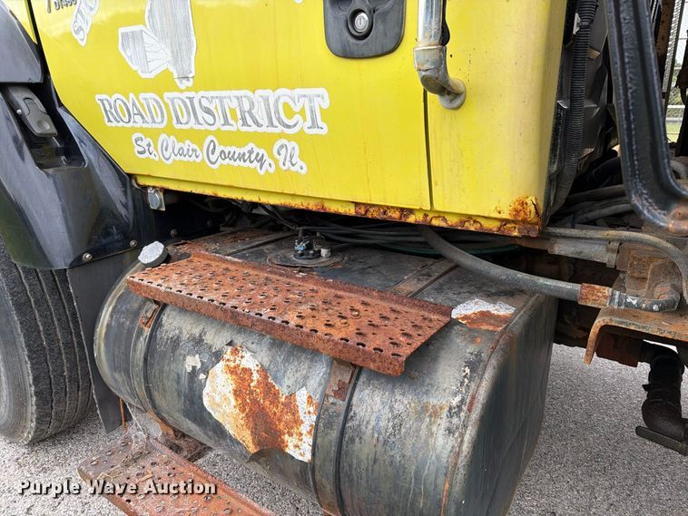 image for item FT6368 2003 International 7400 dump truck