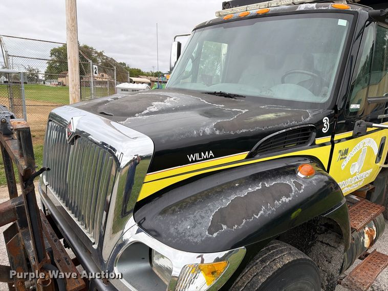 image for item FT6368 2003 International 7400 dump truck