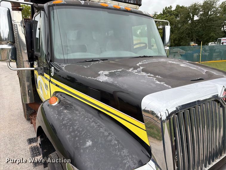 image for item FT6368 2003 International 7400 dump truck