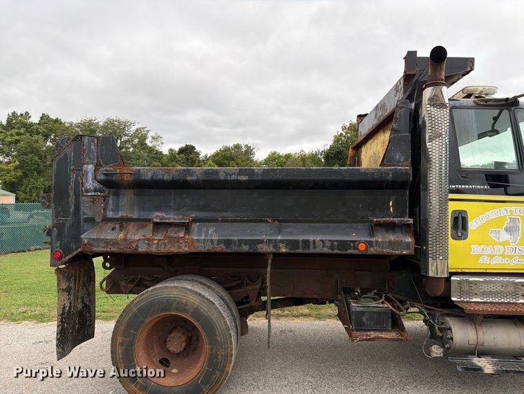 image for item FT6368 2003 International 7400 dump truck