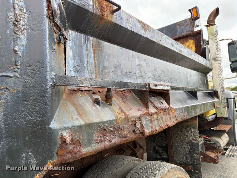 image for item FT6368 2003 International 7400 dump truck