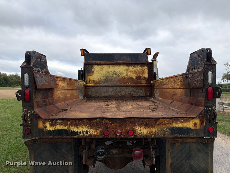 image for item FT6368 2003 International 7400 dump truck