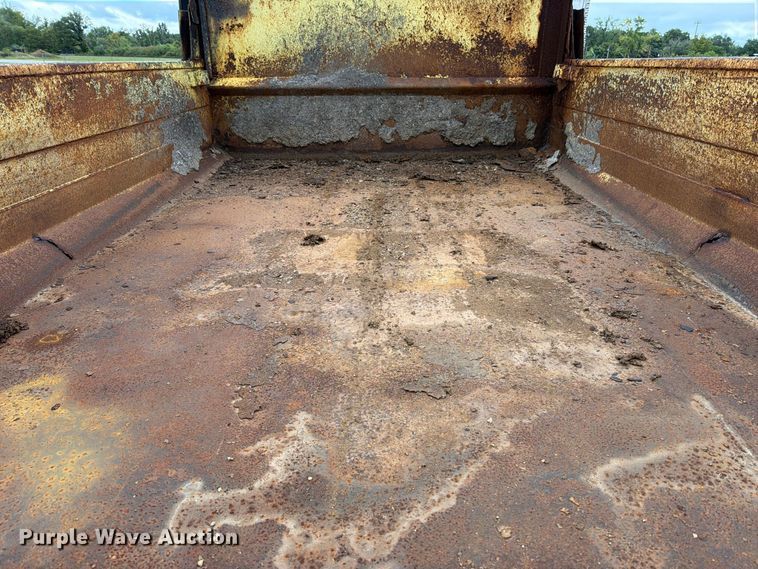 image for item FT6368 2003 International 7400 dump truck