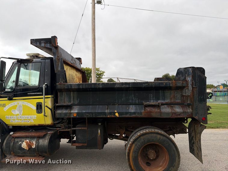 image for item FT6368 2003 International 7400 dump truck