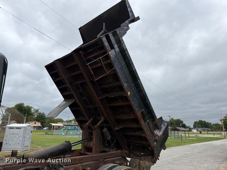 image for item FT6368 2003 International 7400 dump truck