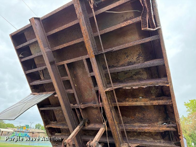 image for item FT6368 2003 International 7400 dump truck