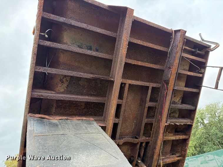 image for item FT6368 2003 International 7400 dump truck