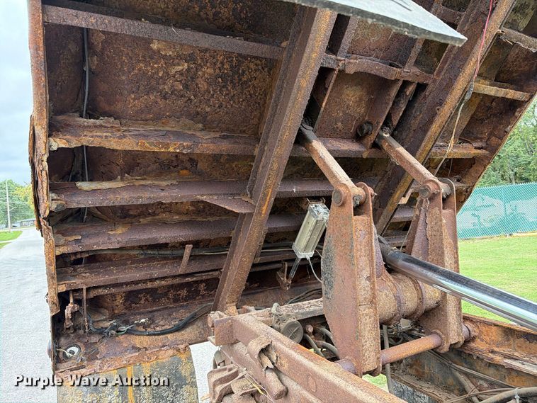 image for item FT6368 2003 International 7400 dump truck