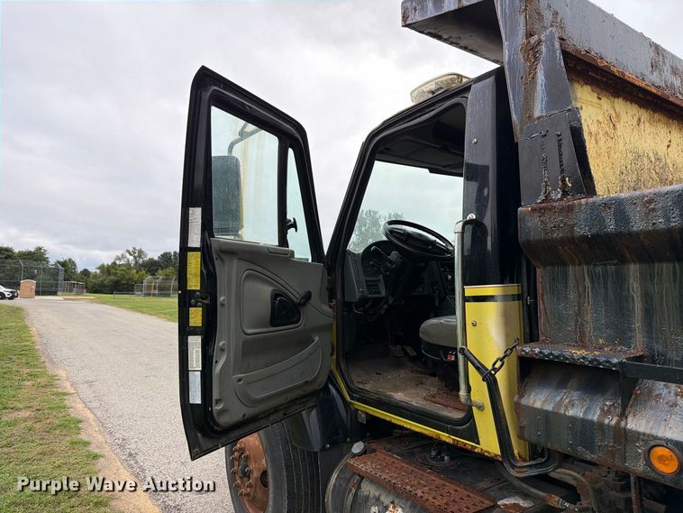image for item FT6368 2003 International 7400 dump truck