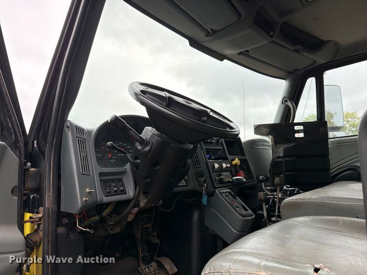 image for item FT6368 2003 International 7400 dump truck