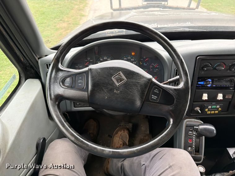 image for item FT6368 2003 International 7400 dump truck