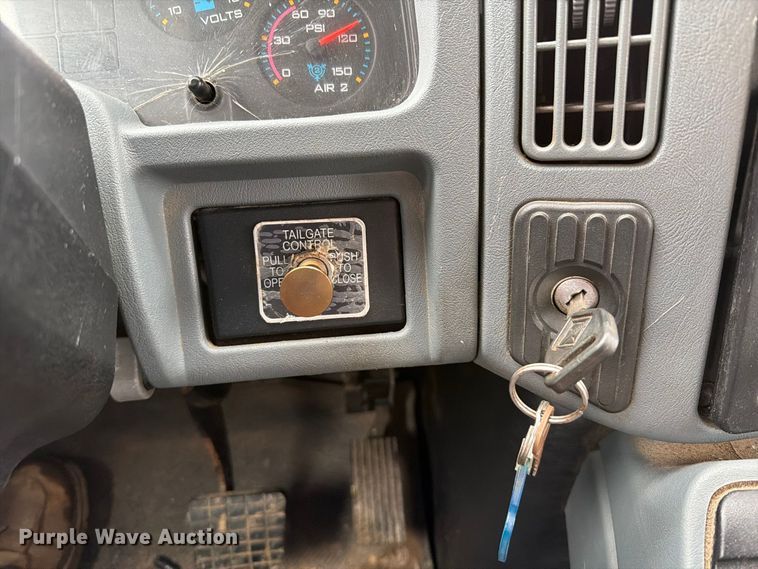 image for item FT6368 2003 International 7400 dump truck