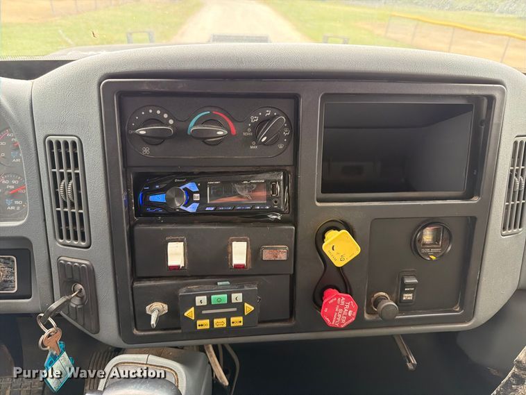image for item FT6368 2003 International 7400 dump truck