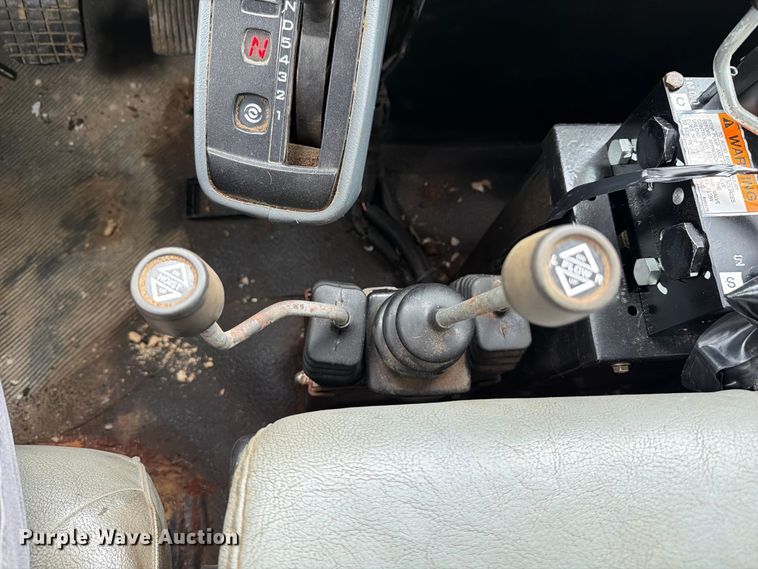 image for item FT6368 2003 International 7400 dump truck