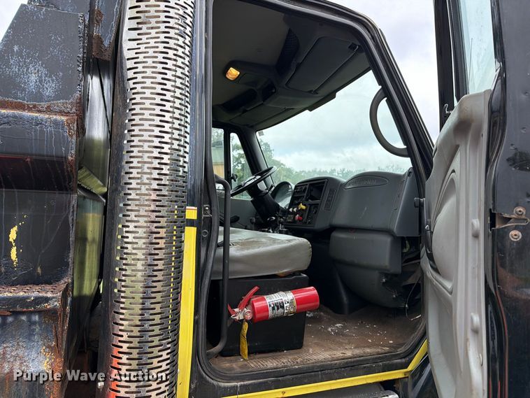 image for item FT6368 2003 International 7400 dump truck