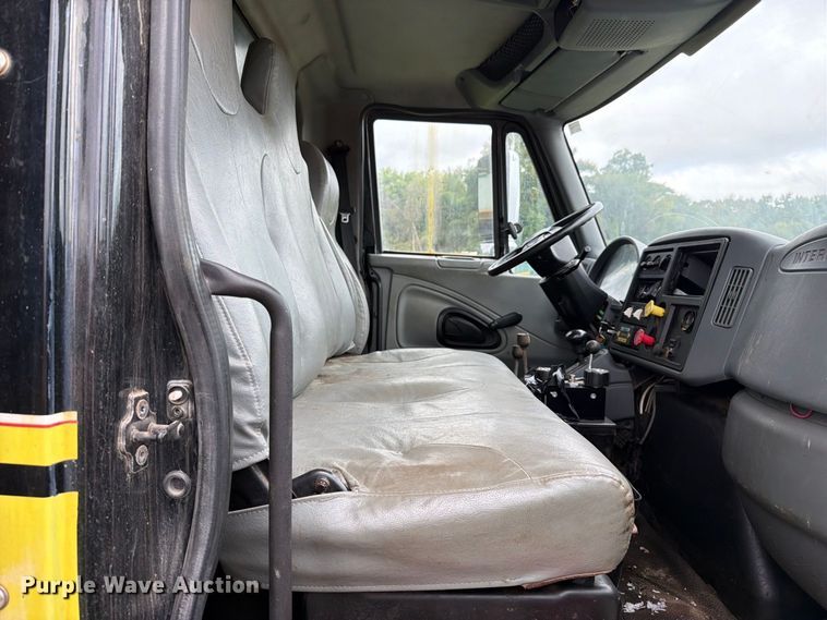 image for item FT6368 2003 International 7400 dump truck