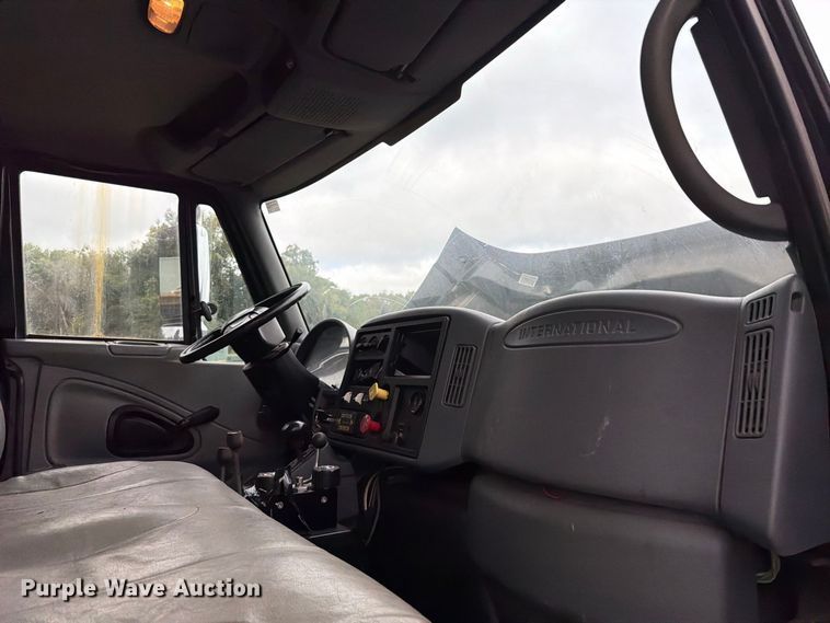 image for item FT6368 2003 International 7400 dump truck