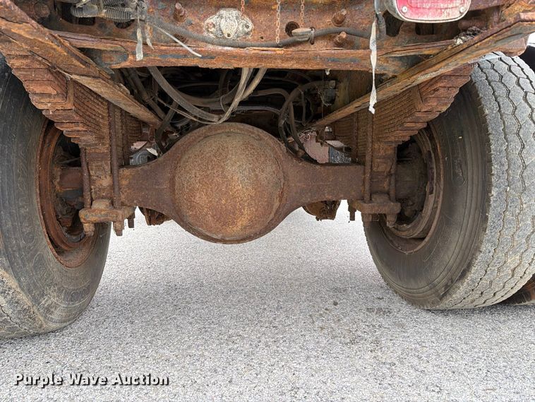 image for item FT6368 2003 International 7400 dump truck