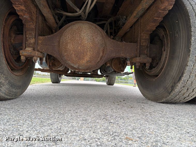 image for item FT6368 2003 International 7400 dump truck