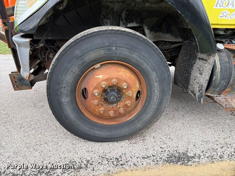 image for item FT6368 2003 International 7400 dump truck