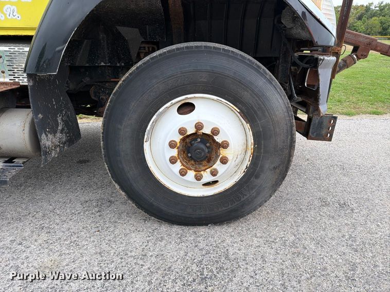 image for item FT6368 2003 International 7400 dump truck