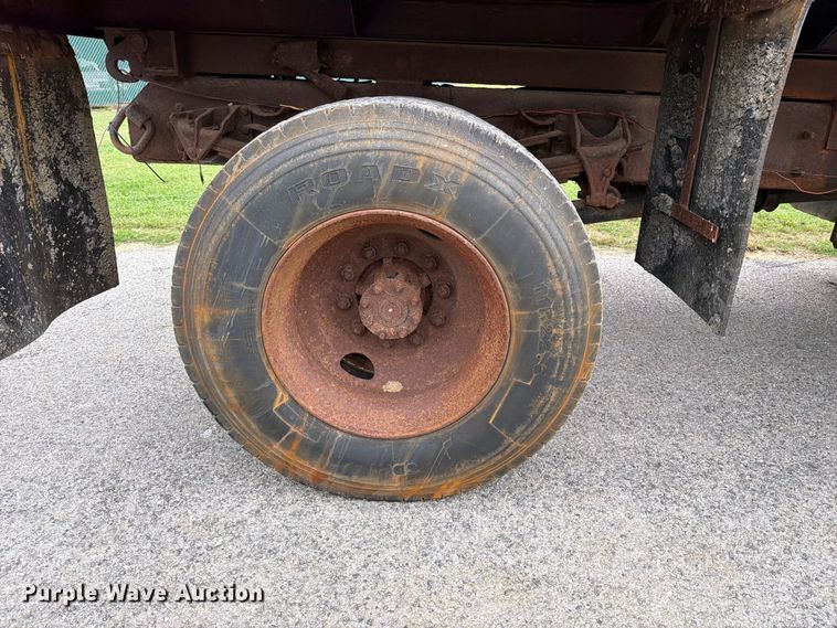 image for item FT6368 2003 International 7400 dump truck