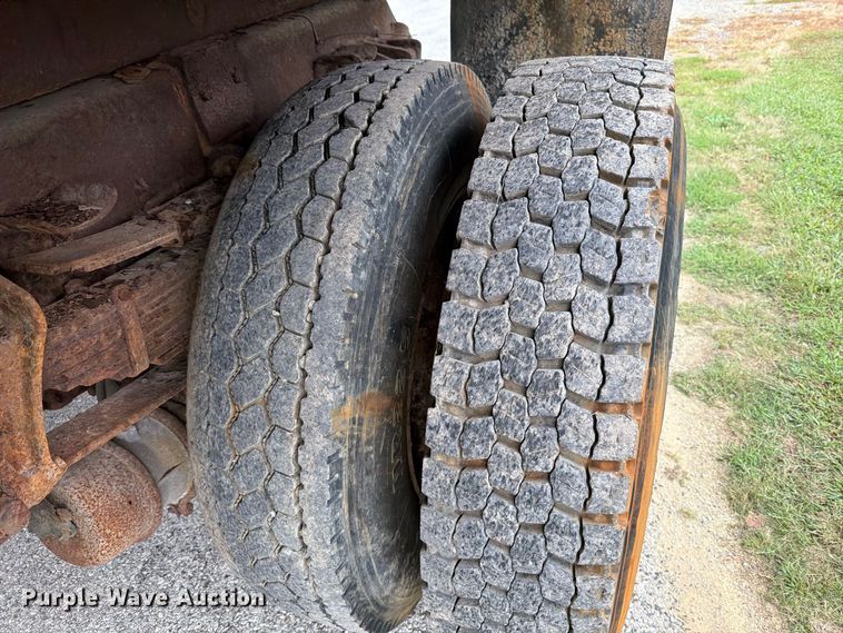 image for item FT6368 2003 International 7400 dump truck