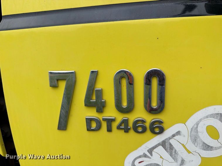 image for item FT6368 2003 International 7400 dump truck