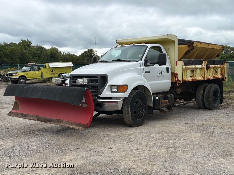 2001 Ford F650 Super Duty XLT dump truck